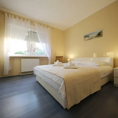 Zelic Apartament *